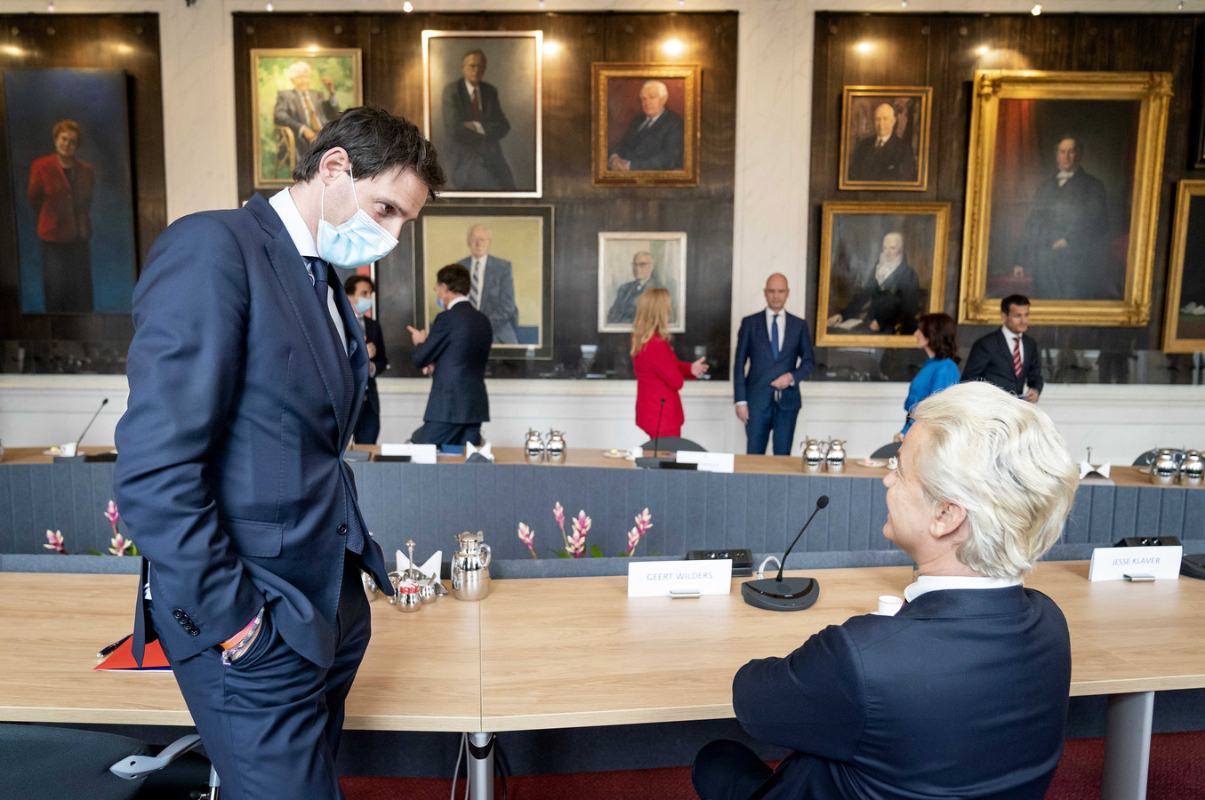CDA-leider Wopke Hoekstra (CDA) in gesprek met PVV'er Geert Wilders.