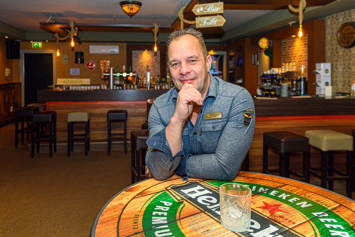 Cafébaas Peter Jongenelen van Het Hoofdkantoor in Steenbergen blikt terug op het afgelopen coronajaar.