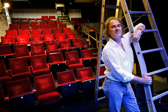 Ferdinand Biesheuvel, directeur van theater ’t Pand. Het theater wordt de komende maanden onder handen genomen en onder andere voorzien van nieuwe ventilatie.