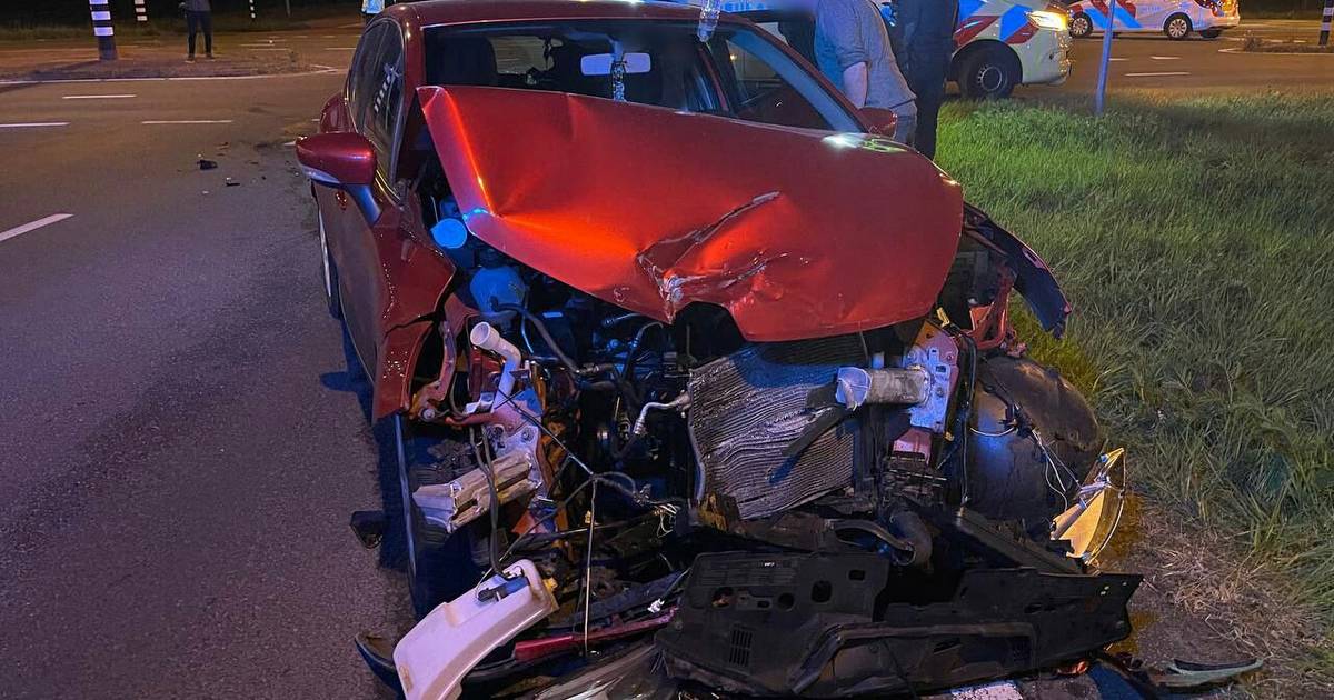 Vier gewonden na ongeluk met twee autos bij oprit N18 in Enschede, weg tijdelijk dicht.