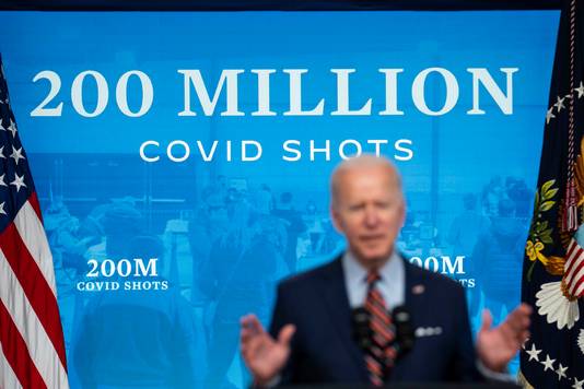 Joe Biden tijdens de persconferentie vandaag over het behaalde doel van 200 miljoen coronaprikken in de eerste 100 dagen van zijn presidentschap.