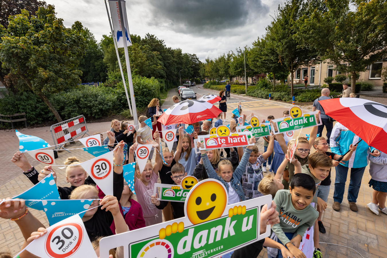 stuivenbergstraat-in-genemuiden-is-nu-een-stuk-veiliger-dit-is-een