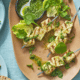 Halloumi-sticks met friszure kappertjessaus