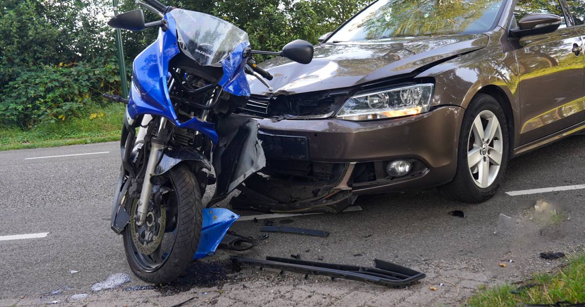 Gewonde motorrijder afgevoerd naar het ziekenhuis na botsing met auto in Milheeze, politie vindt hem