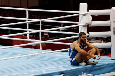 L’énorme colère d’un boxeur français après sa disqualification: “La boxe olympique, c’est vraiment de la merde”
