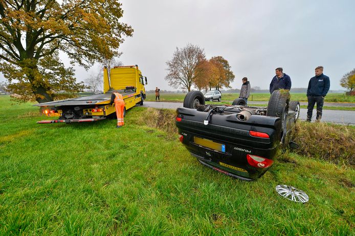 De bestuurder bleef ongedeerd.