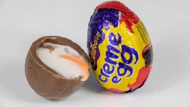 Oeps! Radiopresentator eet nietsvermoedend chocolade-ei ter waarde van 10.000 pond op