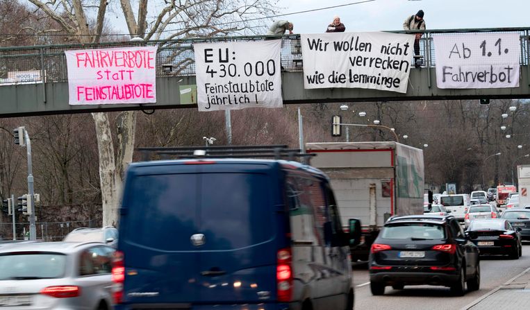 Betogers in Stuttgart demonstreerden eerder deze maand tegen vervuiling door uitlaatgassen.  Beeld AFP