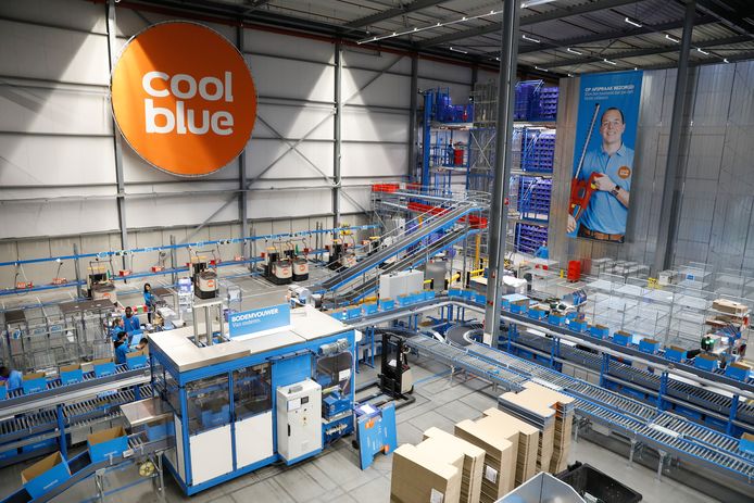 Het distributiecentrum van webwinkel Coolblue in Tilburg.