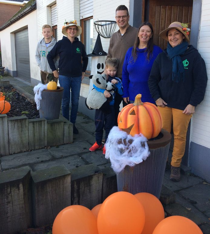De familie Mortier-Slagmulder uit de Opaaigemstraat won de wedstrijd voor het mooist gedecoreerde 'Halloween'-huis van Gezinsbond Aaigem
