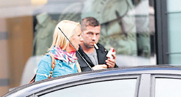 Betrapt Janssen Verkent Amsterdam Met Een Peuk Nederlands Voetbal Ad Nl