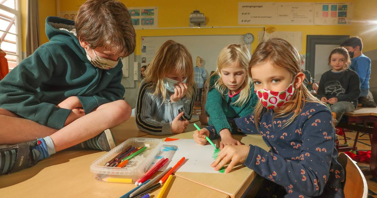 Op bezoek in het 1ste en 2de leerjaar, waar mondkapjes nu ook verplicht