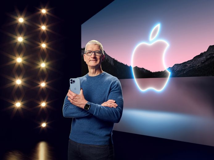 Apple-CEO Tim Cook praatte de verschillende elementen van de Keynote aan elkaar, terwijl verschillende productmanagers verdere toelichting gaven bij de individuele Apple-producten.