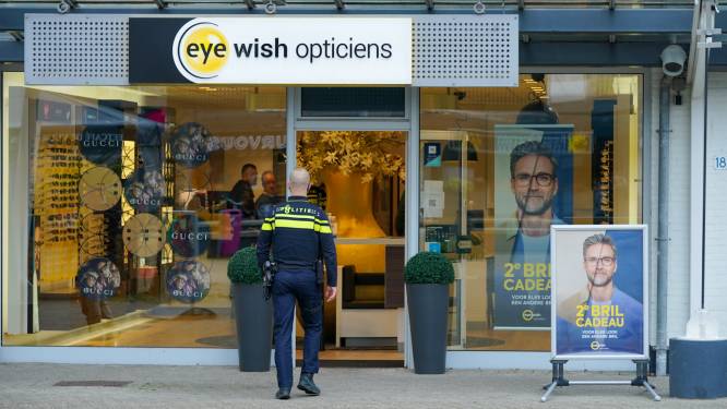 Als overvaller schreeuwt dat iedereen op de grond moet gaan liggen, denkt opticien Nick: ‘Dat ga ik niet doen’