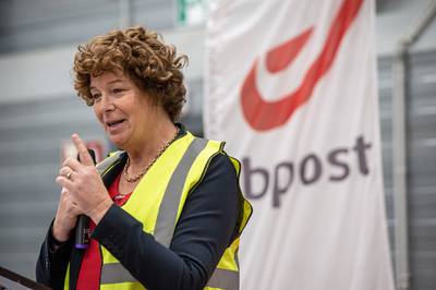 Minister De Sutter tegen afschaffing krantenconcessie: “Dient maatschappelijk belang”
