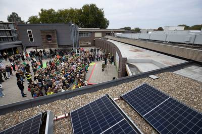 ‘Drie dubbel feest’ in Bakelse school die als eerste in de gemeente energieneutraal is