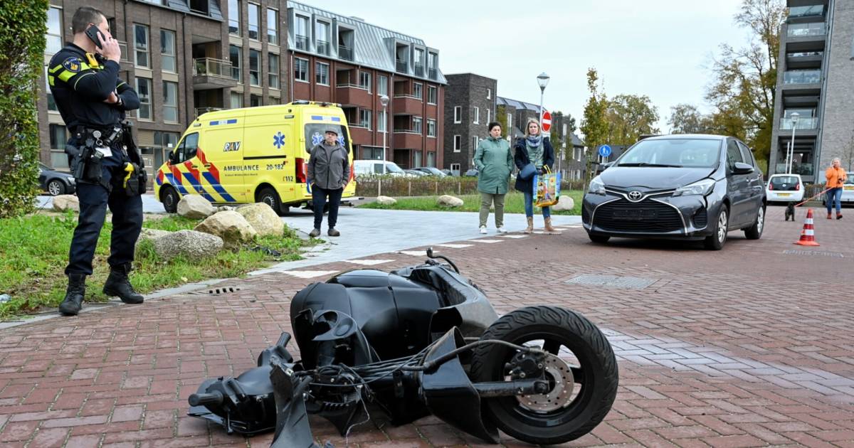 Scooterrijder raakt gewond bij botsing met auto in Berkel-Enschot.