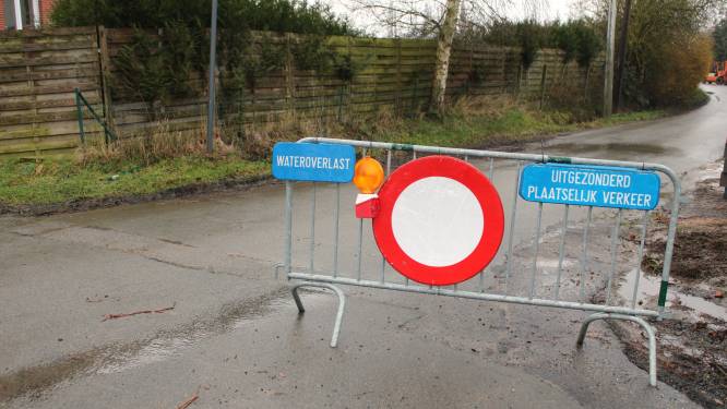 Bufferbekkens hielden stand, enkele straten afgesloten door aanhoudende regenval