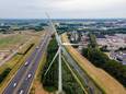 De provincie Overijssel wil 16  tot 20 grote windturbines plaatsen langs de A1 tussen Deventer en Wierden. Rijssen-Holten steigert en overweegt de gang naar de rechter.