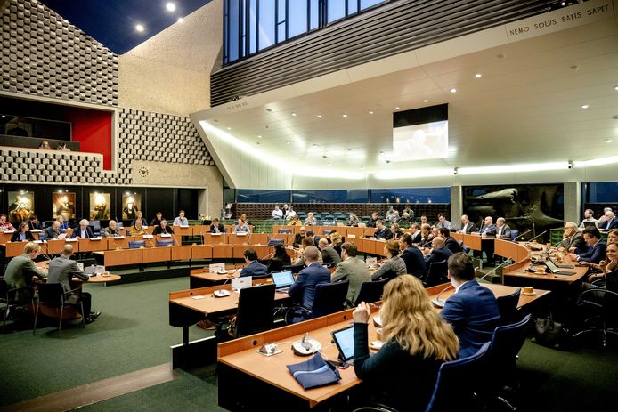 De publieke tribune tijdens de inspraakronde in het provinciehuis. Boeren demonstreren opnieuw voor het provinciehuis van Den Bosch. Ze protesteren tegen de in hun ogen onrealistische stikstofmaatregelen van het provinciebestuur.