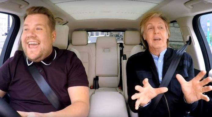 Paul McCartney en James Corden in Carpool Karaoke.