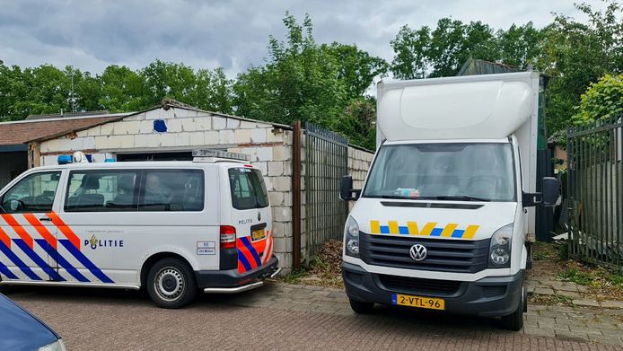 De politie heeft de planten en het materiaal ter plekke vernietigd.