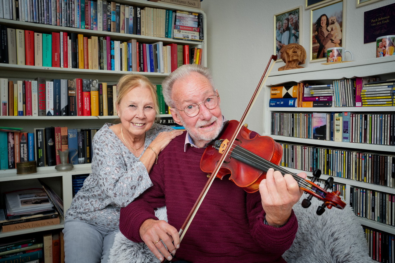 Jack en Johanna Reijn-Roovers zijn vandaag (8/12) 60 jaar getrouwd. Jack speelt nog vrijwel elke dag viool.