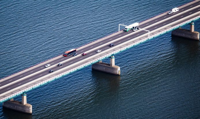 Pleziervaart Dreigt Met Schadeclaim Haringvlietbrug Een Keer Per Week Omhoog Is Een Gotspe Moerdijk Bndestem Nl