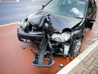 Elektrische auto’s veroorzaken 50 procent meer ongevallen met schade dan benzinewagens: hoe komt dat?
