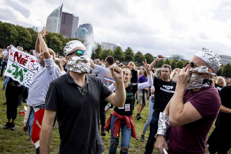 Demonstratie op het Malieveld tegen mondkapjesplicht en 1,5 metermaatregelen. 
 Beeld Foto ROBIN VAN LONKHUIJSEN/ANP