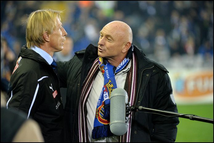 Februari 2009: Roger Van Gool (rechts) begroet Christoph Daum, op dat moment trainer van Club Brugge. Beiden hebben een verleden bij FC Keulen.