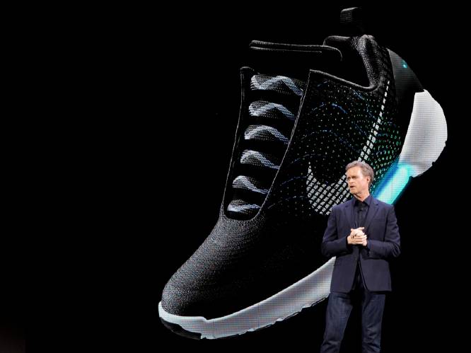 Nike schoenen best sale die zichzelf strikken