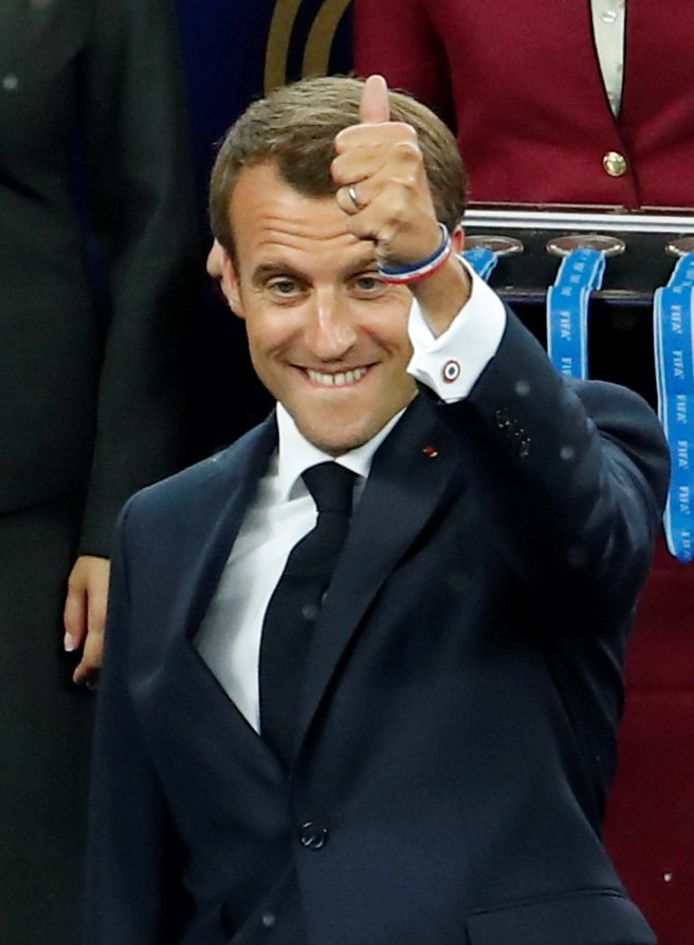 Macron steekt zijn enthousiasme niet onder stoelen of banken.