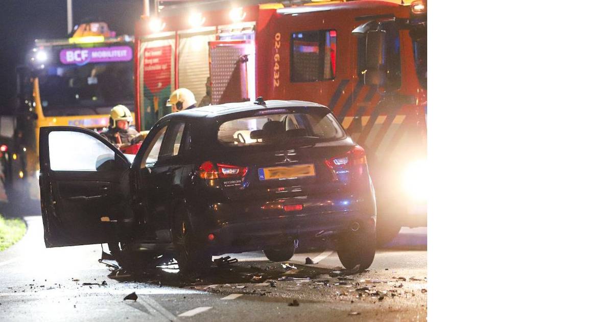 Ernstig ongeval in Oudehaske: twee auto's botsen op kruising