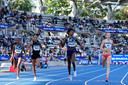 Femke Bol (r) in actie bij de Diamond League in Parijs, met onder andere Allyson Felix (tweede van links).