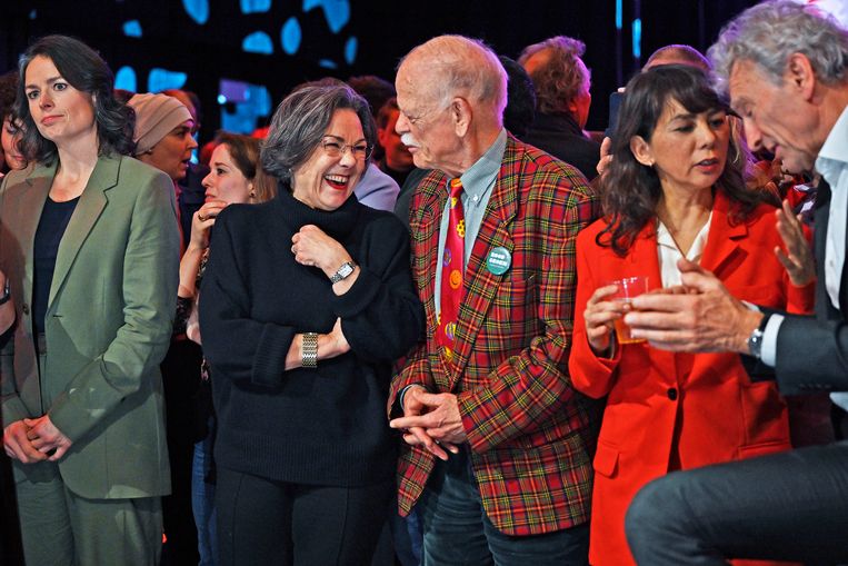 Coryfeeën van de PvdA en Groen Links, Gerdi Verbeet en Bas de Gaay Fortman hebben de grootste lol. De partijen gaan samen verkiezingscampagne voor de Eerste Kamer in.
 Beeld Guus Dubbelman / de Volkskrant
