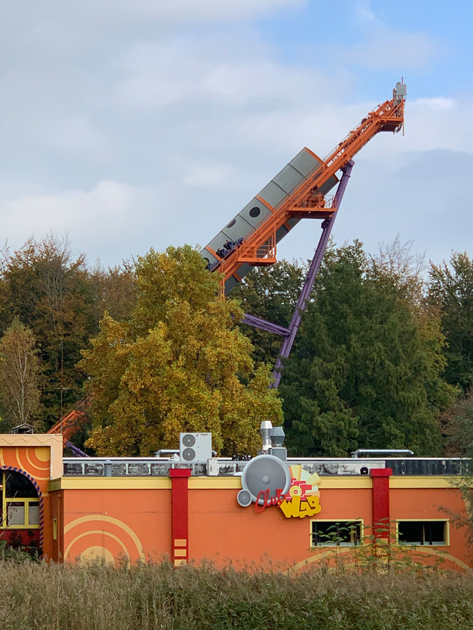 28 bezoekers vast in achtbaan Walibi ‘Dit gebeurt eens per jaar’ Foto destentor.nl