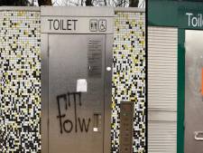 Enige twee openbare wc’s in Barneveld zijn al bijna een jaar kapot: ‘Niet erg gastvrij’