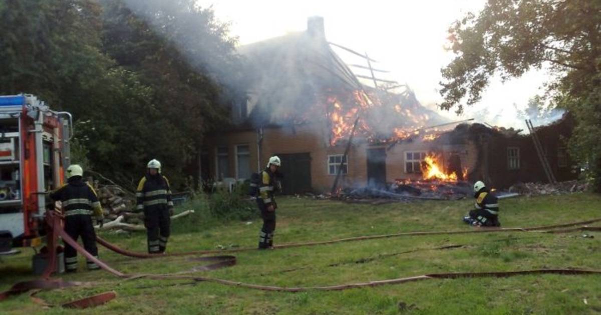 Brand verwoest schuur Den Hout Breda bndestem.nl