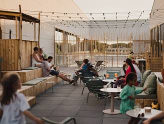 Foodmaker opent zomerbar op dak van Sportoase in Deurne