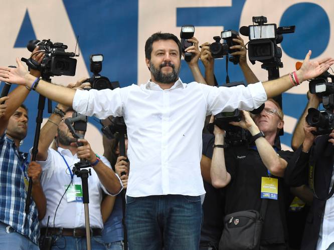 Zelfzekere Salvini spreekt 80.000 aanhangers toe: “Wij krijgen onze ministeries terug"