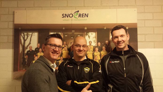 V.l.n.r.: voorzitter Edwin Provoost, trainer Martijn Malinka en Perry de Jong.
