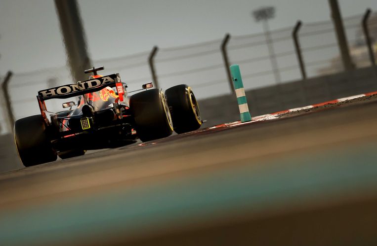 Max Verstappen (Red Bull) op het Yas Marina Circuit tijdens de kwalificatie voor de Grand Prix van Abu Dhabi.  Beeld ANP