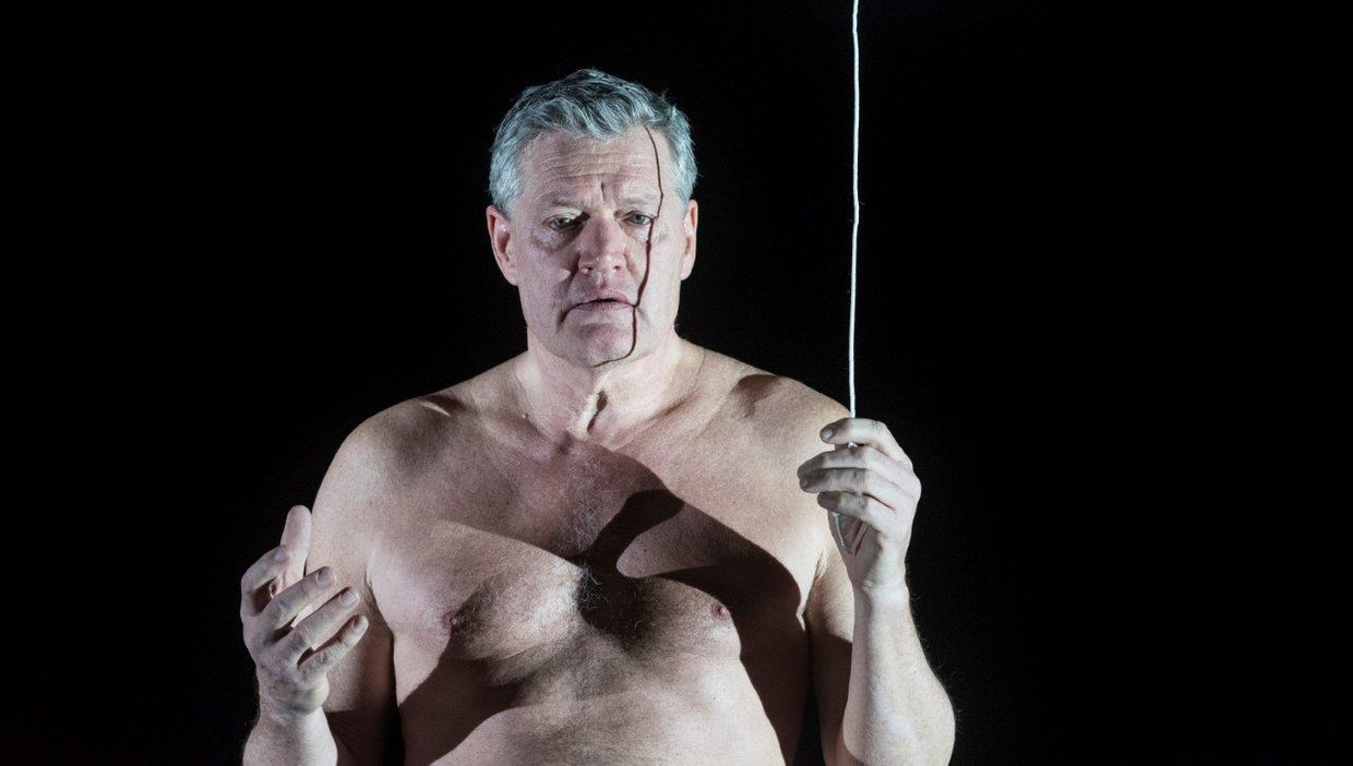 Porgy Franssen als Bram Moszkowicz in De advocaat. Beeld Ben van Duin