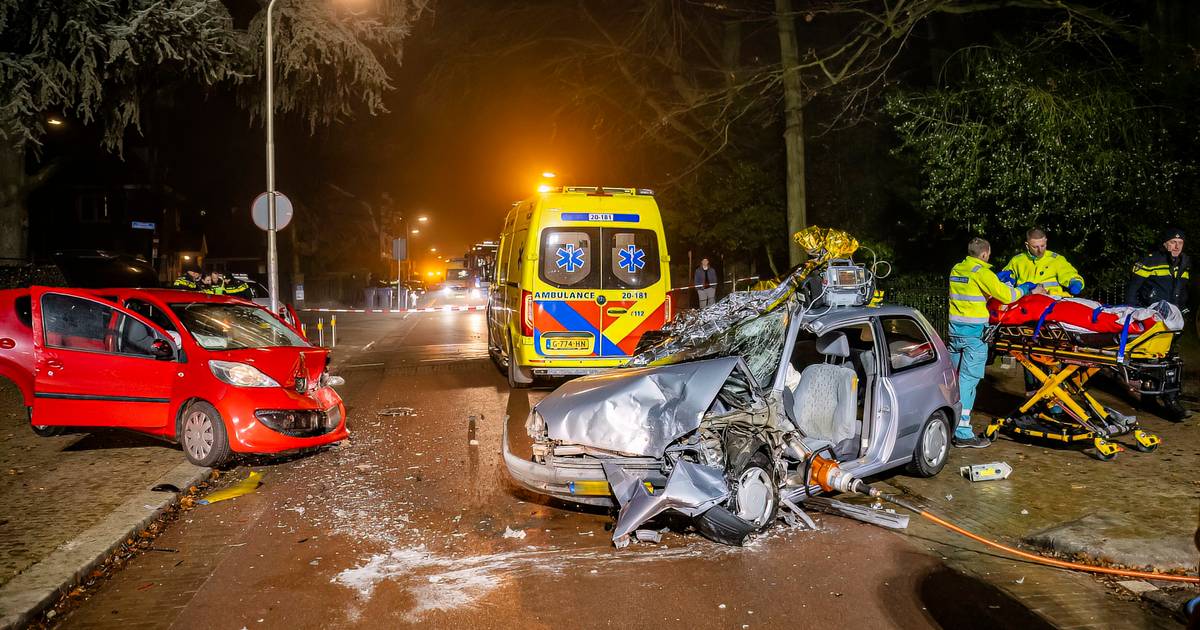 Deux voitures entrent en collision frontale à Tilburg, les deux conducteurs blessés à l’hôpital |  112