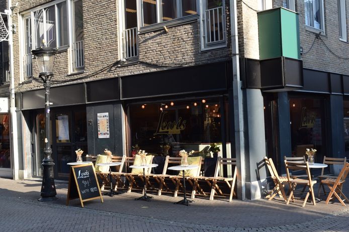 Il Louis Book Café ha chiuso definitivamente i battenti.