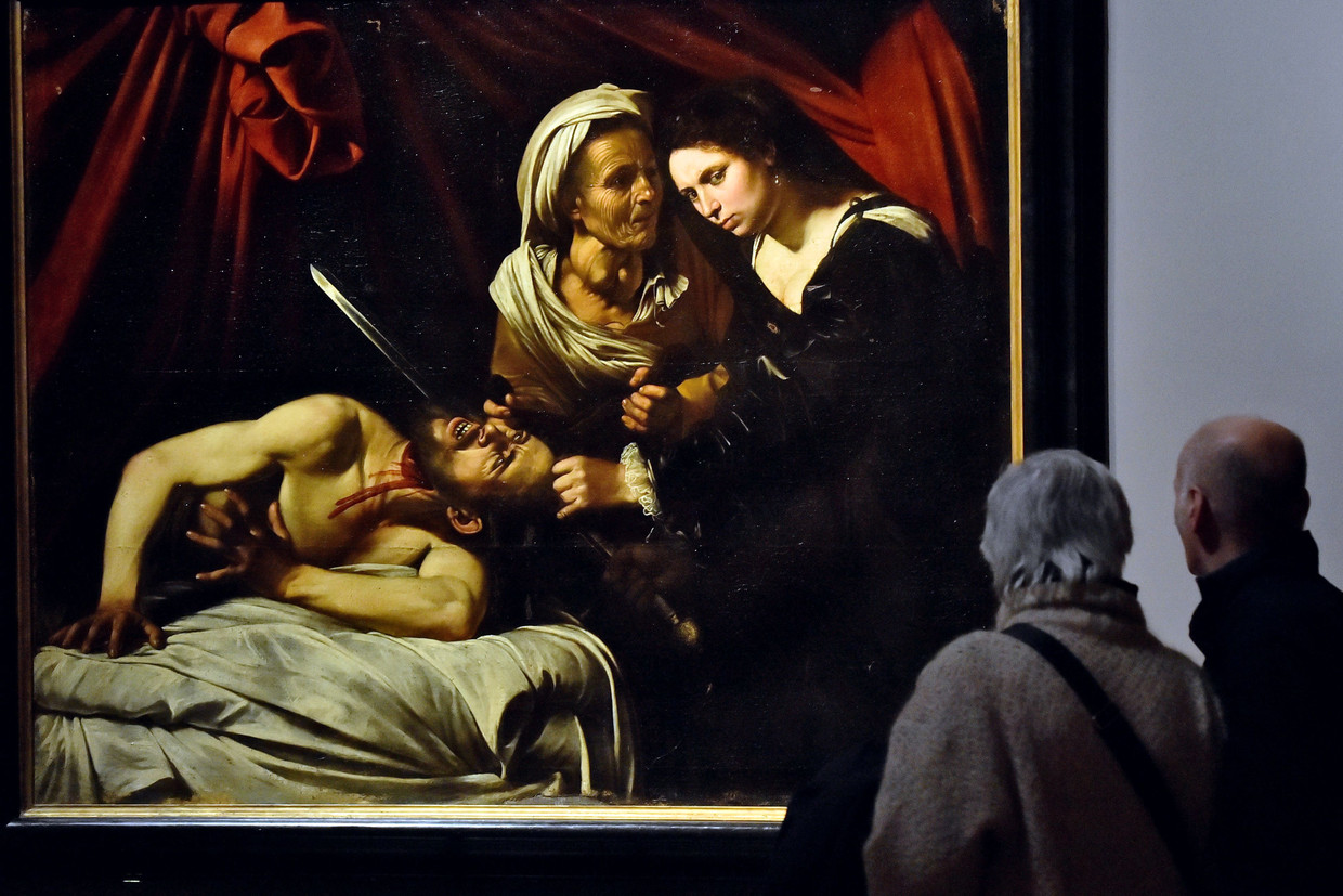 ‘Judith onthoofdt Holofernes’, 1598-1599, Caravaggio. In de ‘Juditha Triumphans’ van Vivaldi waarmee regisseur Floris Visser debuteert bij de Nationale Opera heeft dit schilderij een rol gekregen.  Beeld AFP