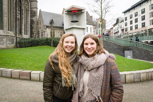 Studenten Jana en Marie: "Best grappig als je hier plots je naam ziet opduiken".
