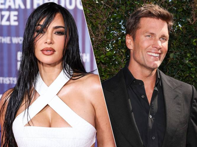 Kim Kardashian steekt de draak met Tom Brady tijdens nieuwe comedyshow, maar wordt zelf ook uitgejouwd 