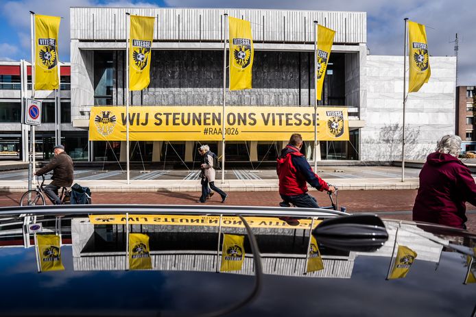 Bekerfinale Op Vitesse Bankdoek Voor De Tv Met Bier En Wurs Wel Zelf Opwermen Bekerfinale 2021 Gelderlander Nl